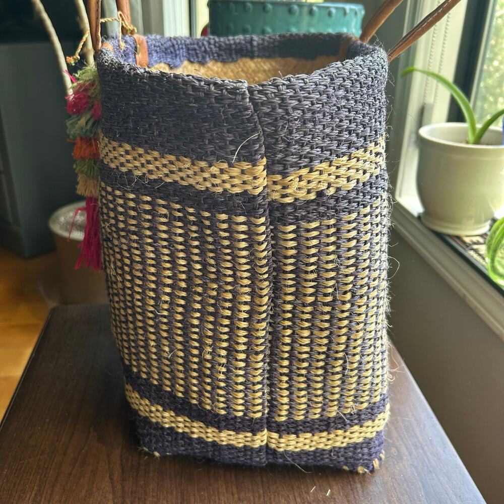 Mar Y Sol navy and cream jute Rafia straw bag leather handles pom-poms beach - Picture 9 of 13